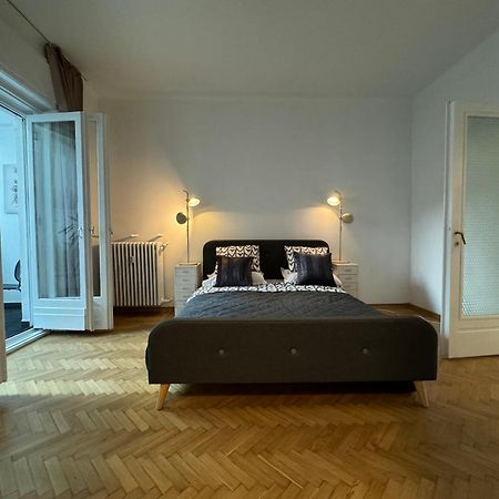 Airy & Beautiful Downtown Apartment Bukarest Exterior foto