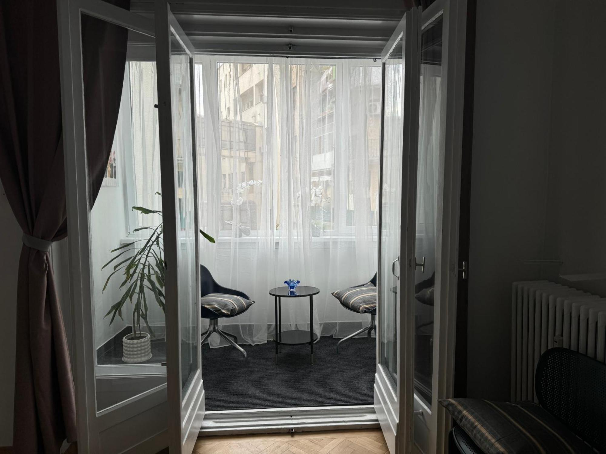 Airy & Beautiful Downtown Apartment Bukarest Exterior foto