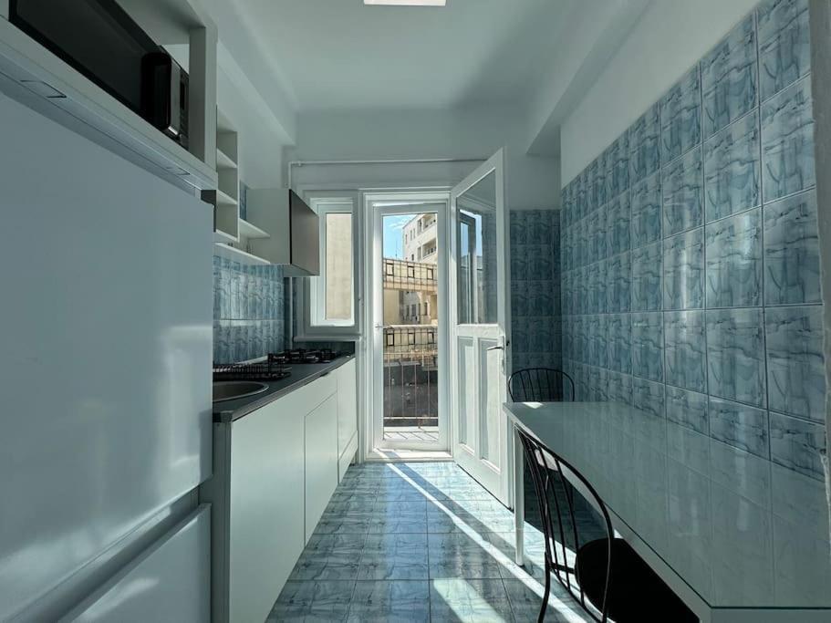 Airy & Beautiful Downtown Apartment Bukarest Exterior foto